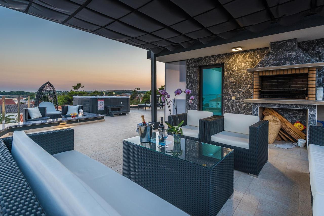 Luxury Apartments Vilamaloca Vir Buitenkant foto